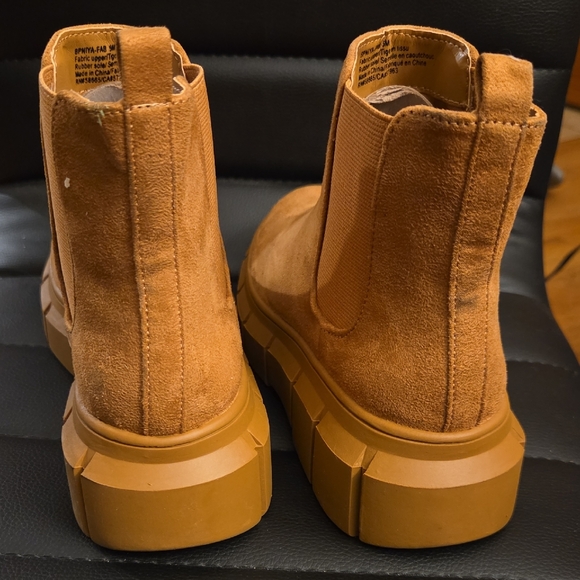 BP Niya Lug Sole Chelsea Boot in Camel Suede, Sz 5.0 - Picture 8 of 9